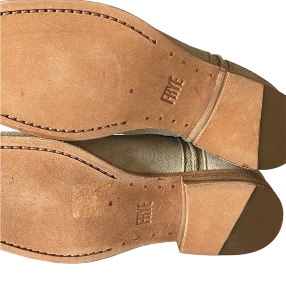 Frye 6B Leather Bootie NWOT No Flaws Pull on 1” heel  Beige Suede Comfy Luxury - Picture 4 of 9
